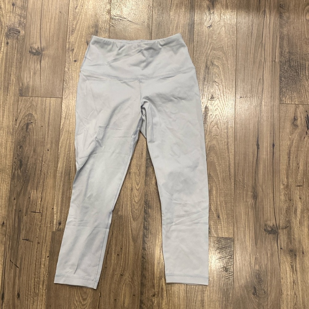 Light gray/blue cropped leggings
